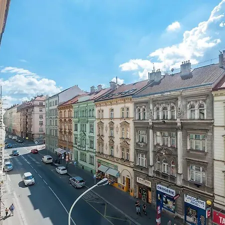 Lovely Praag