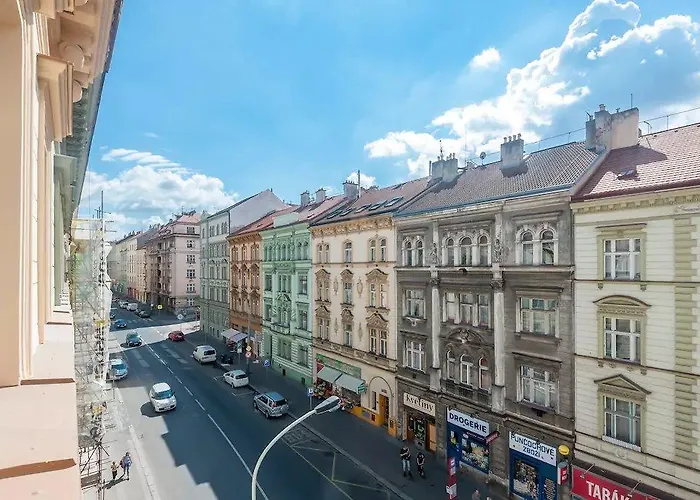Lovely Praag